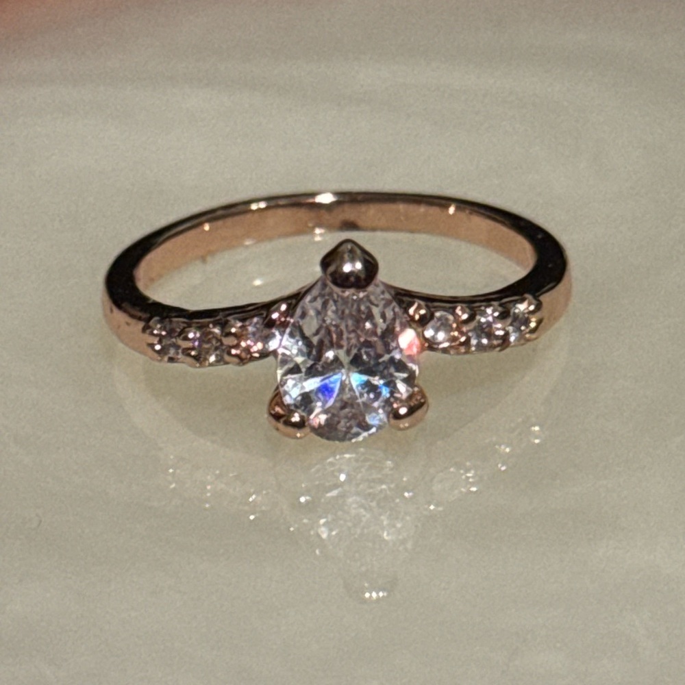 Rose Gold Tone Crystal Ring Size 7.5 NWOT - Picture 2 of 5
